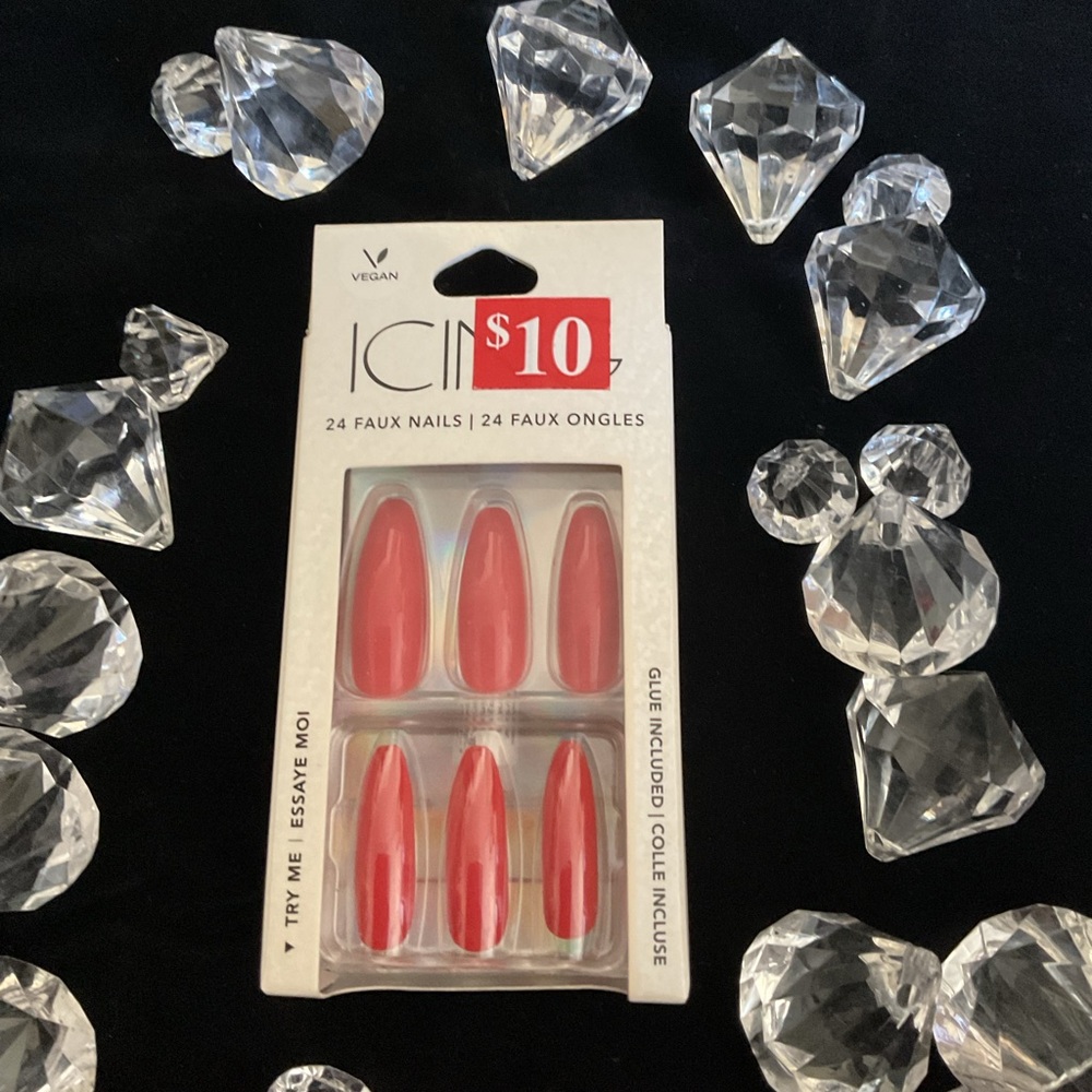 Icing vegan press on nails